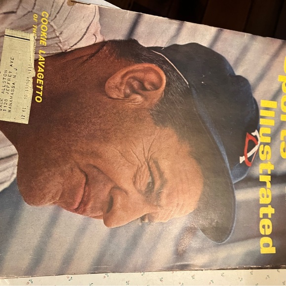 Vintage baseball magazines - Picture 2 of 4